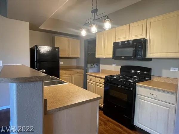 $1,350 | 8250 North Grand Canyon Drive, Unit 2088, Las Vegas, NV 89166