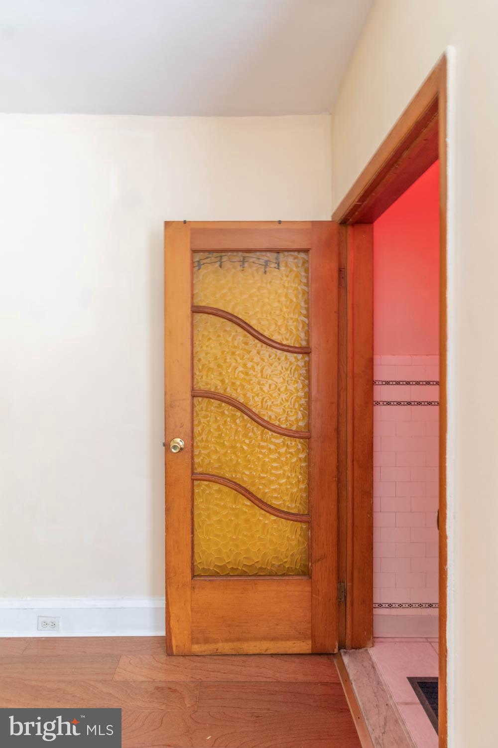 820 Tasker Street Philadelphia, PA 19148 - Photo 5 of 25 a view of front door