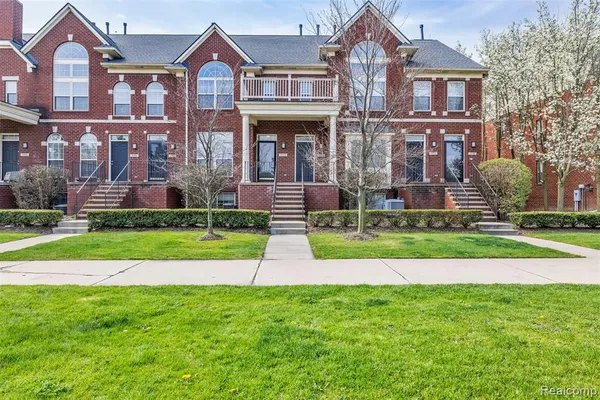 $315,000 | 3214 Camden Drive, Unit 28, Troy, MI 48084