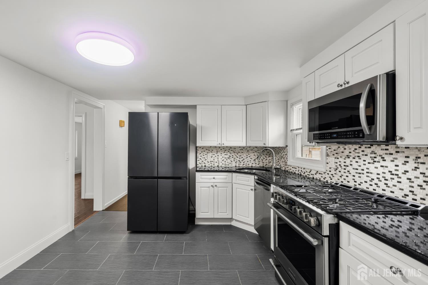 23 Longfield Road New Brunswick, NJ 08901 - Photo 20 of 50