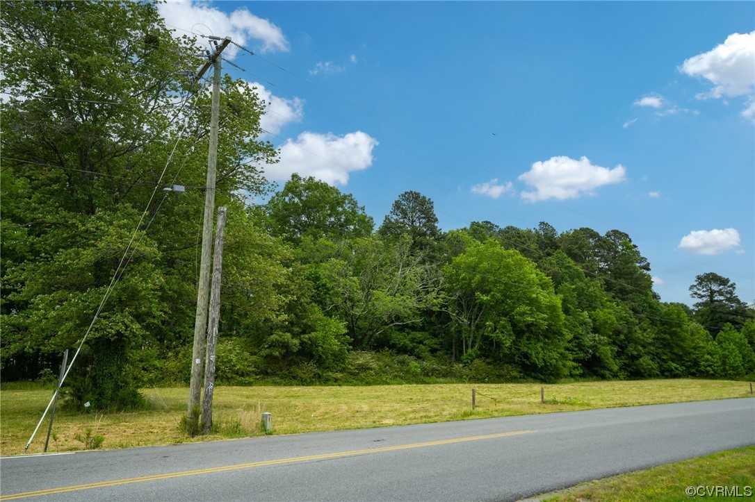 401 Hanover Road Sandston, VA 23150 - Photo 4 of 18 Located at the intersection with Graves Rd