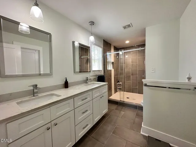 $2,490 | 1006 East Martin Street, Raleigh, NC 27601