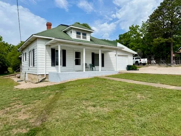 110 North Pine Street, Mountain View, MO 65548