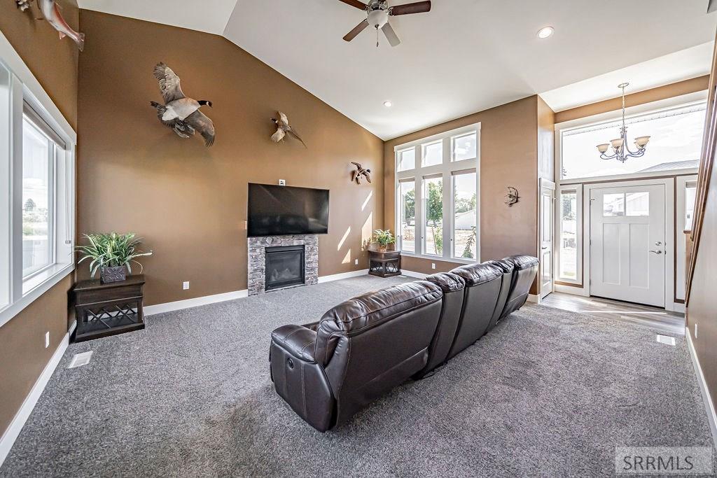 811 Harborside Loop Blackfoot, ID 83221 - Photo 7 of 40 Living Room w/Gas Fireplace
