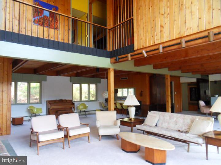 1615 Terwood Road Huntingdon Valley, PA 19006 - Photo 3 of 14 Gallery Image 3