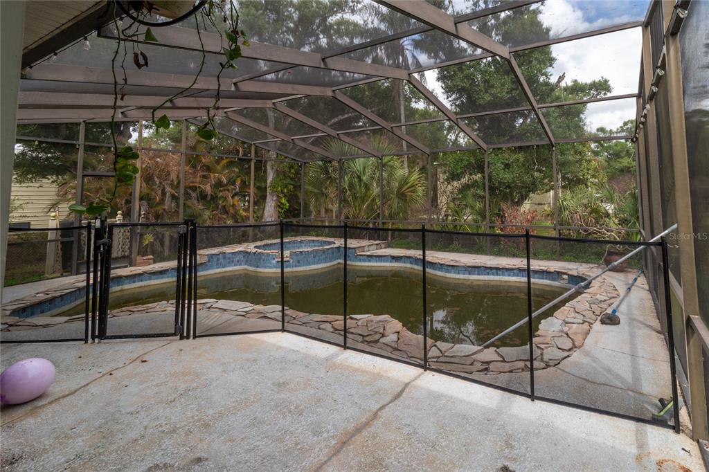 1143 Meyers Road Venice, FL 34292 - Photo 29 of 59 a view of a backyard