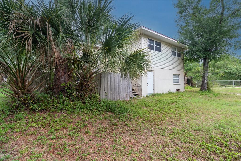 1143 Meyers Road Venice, FL 34292 - Photo 44 of 59 a front view of house with yard and green space