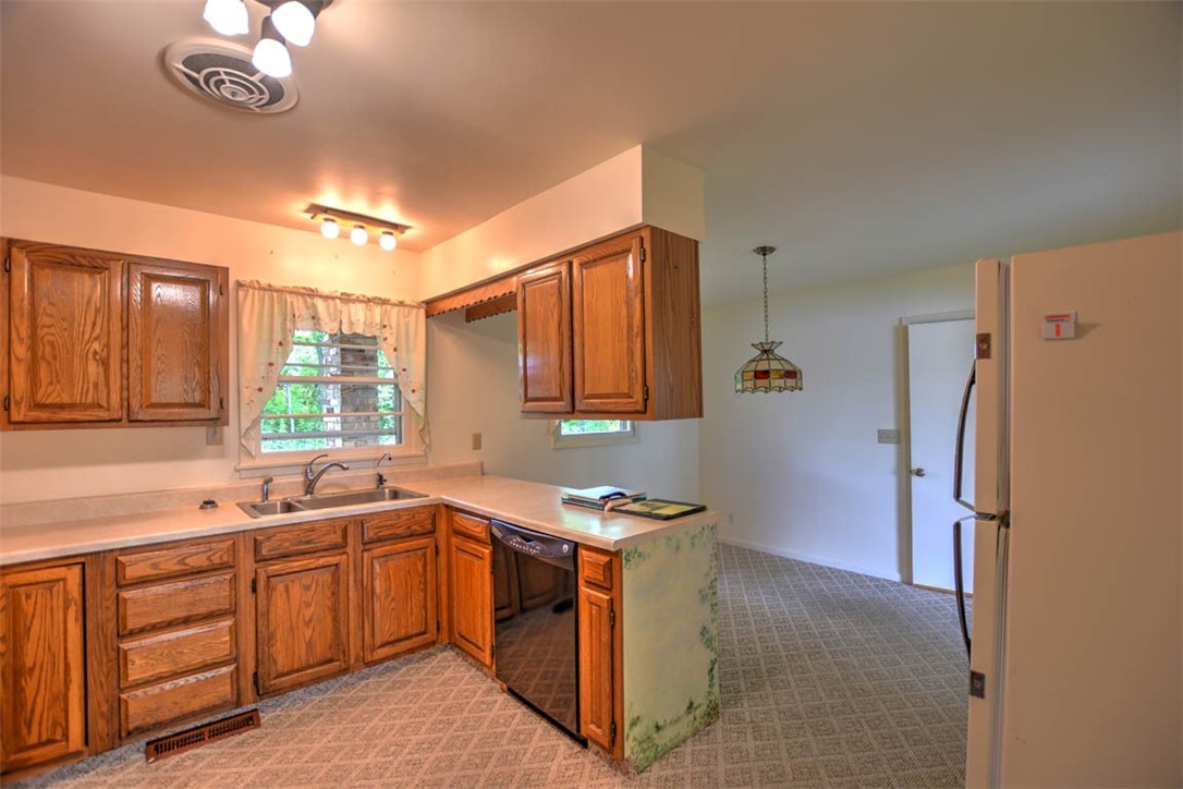 2405 Angle Court Decatur, IL 62521 - Photo 14 of 40