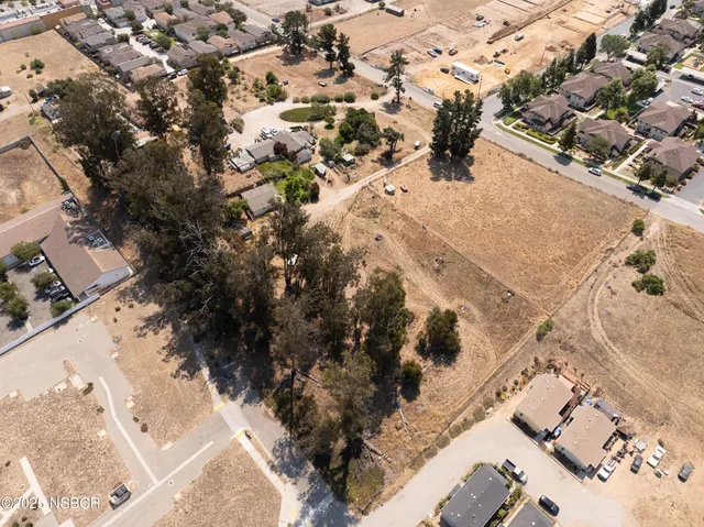 a view of outside area