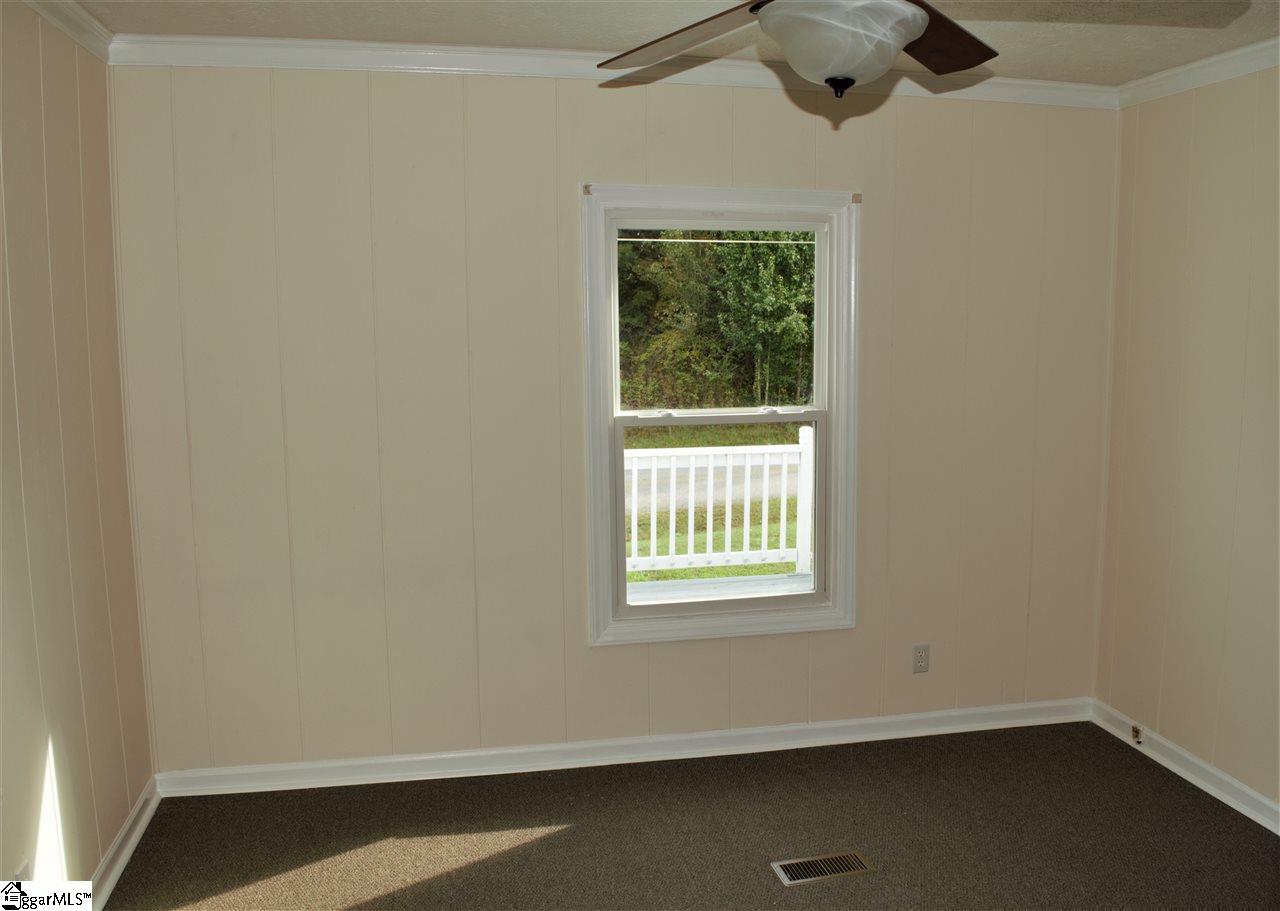 1460 Lenhardt Road Easley, SC 29640 - Photo 4 of 12 front room
