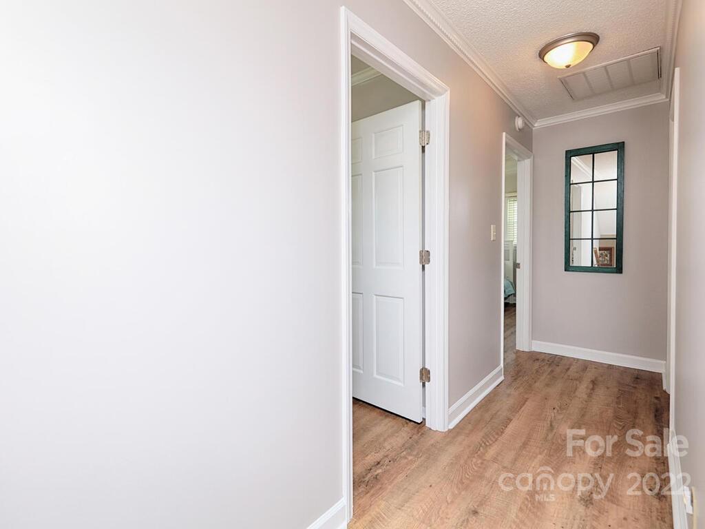 5600 Wright Road Kannapolis, NC 28081 - Photo 22 of 45 an empty room with windows and closet