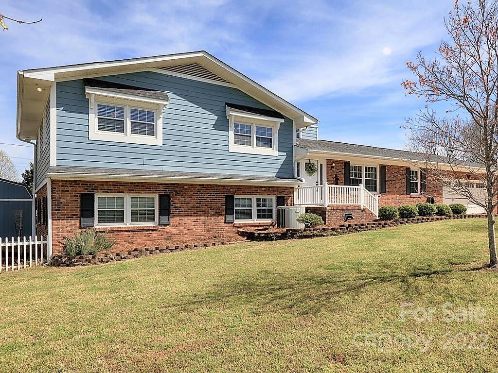 5600 Wright Road Kannapolis, NC 28081 - Photo 3 of 45 a front view of a house with a yard