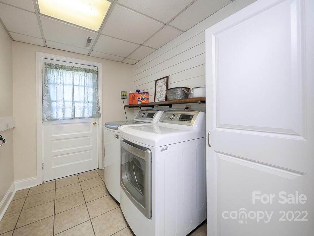 5600 Wright Road Kannapolis, NC 28081 - Photo 33 of 45 a utility room with dryer and washer