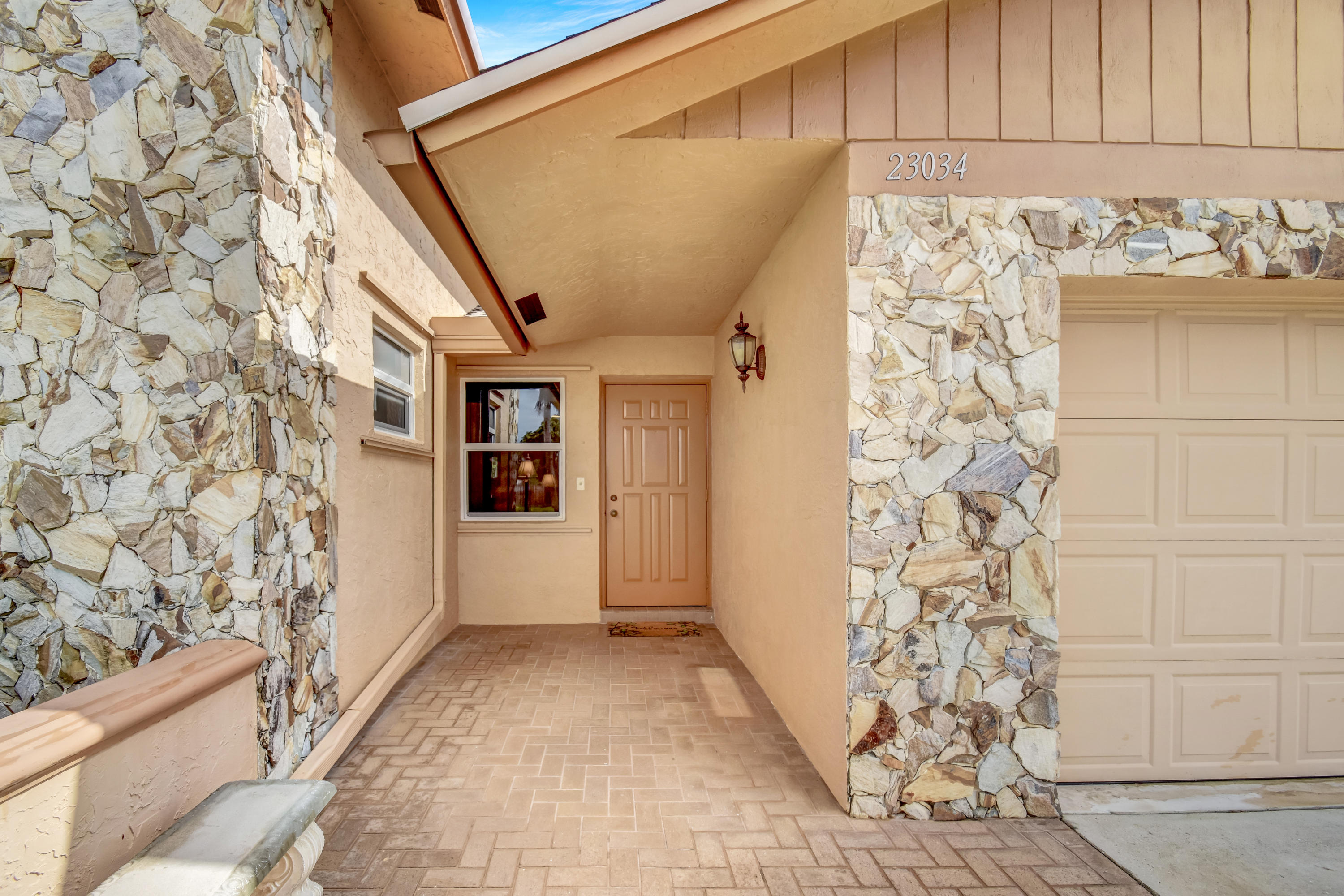 23034 Southwest 53rd Avenue Boca Raton, FL 33433 - Photo 12 of 48 Enter!!