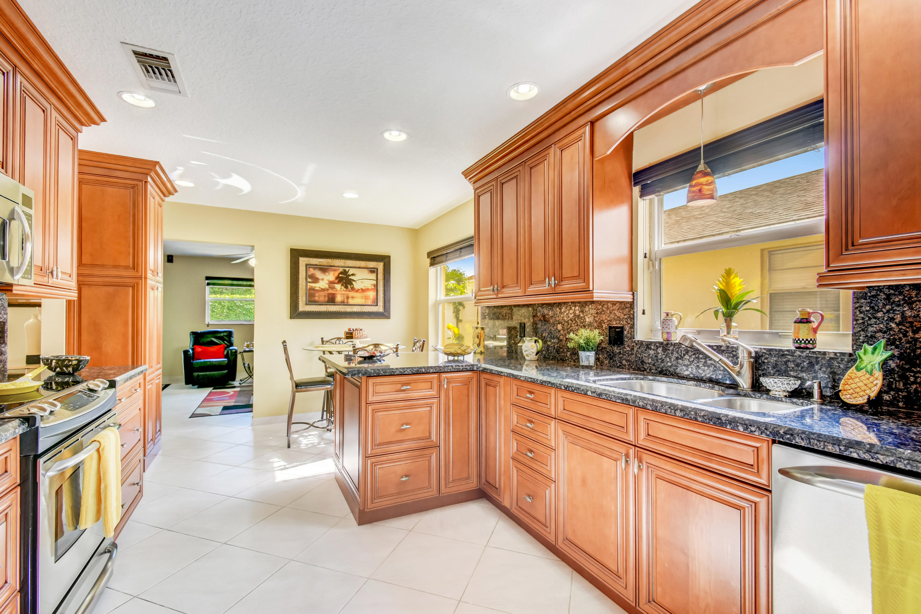 23034 Southwest 53rd Avenue Boca Raton, FL 33433 - Photo 19 of 48 Kitchen 22