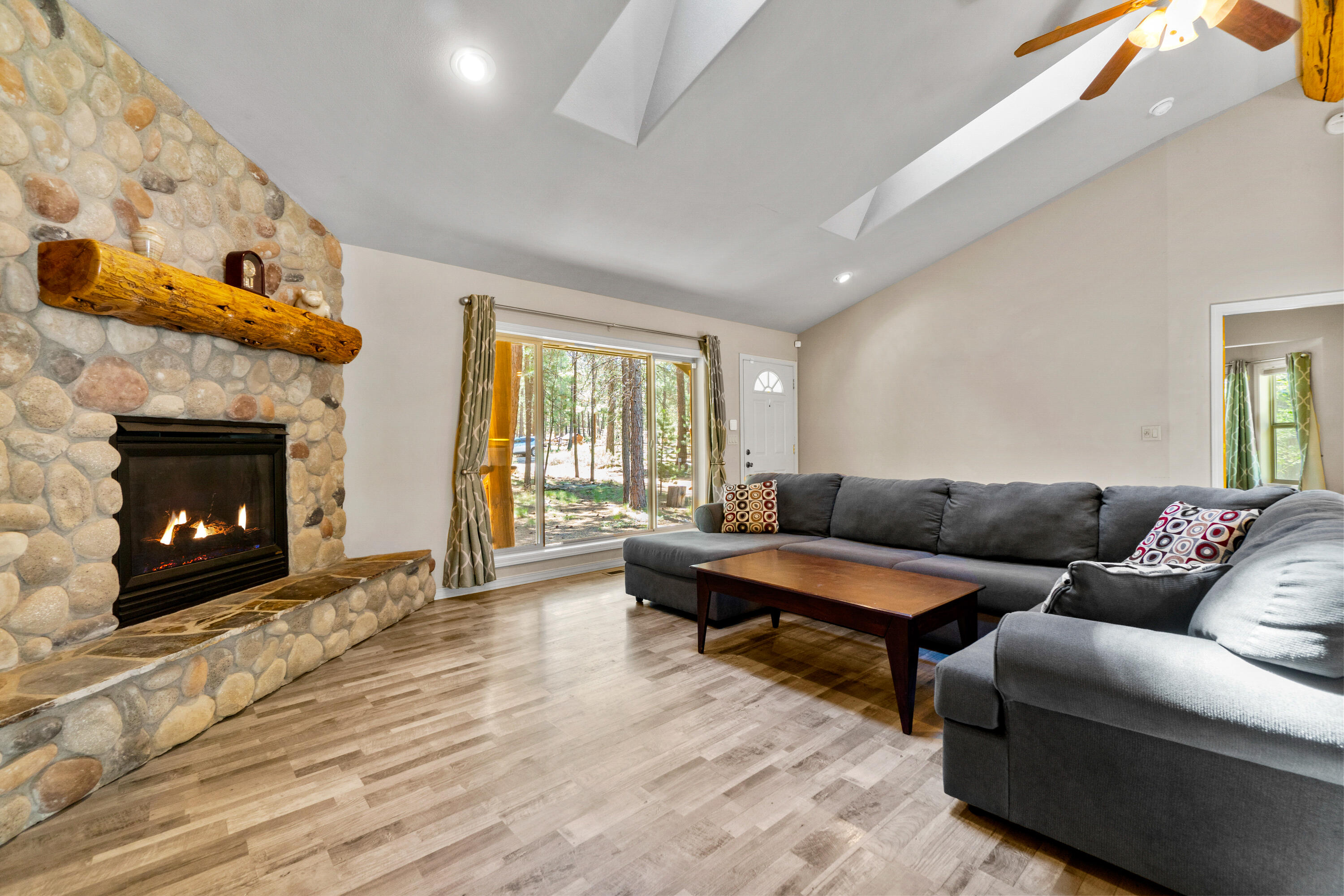 16940 Jacinto Road Bend, OR 97707 - Photo 8 of 26 RileyVisuals-27