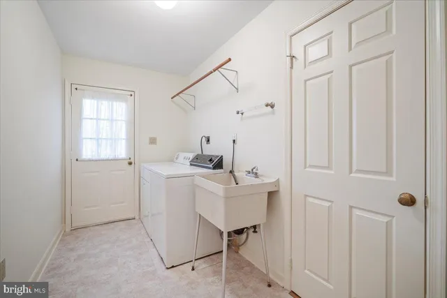 $1,099,900 | 2 Candlelight Court, Potomac, MD 20854