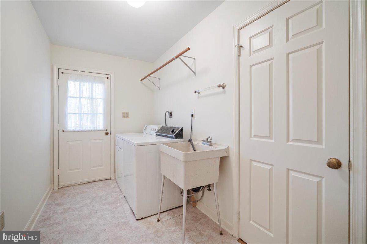2 Candlelight Court Potomac, MD 20854 - Photo 15 of 58 Main level laundry room, access to 2 car garage