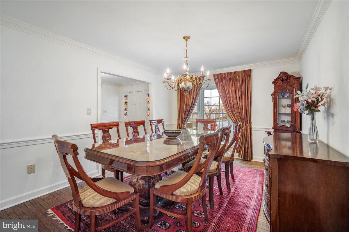 2 Candlelight Court Potomac, MD 20854 - Photo 23 of 58 a dining room with furniture a chandelier and wooden floor