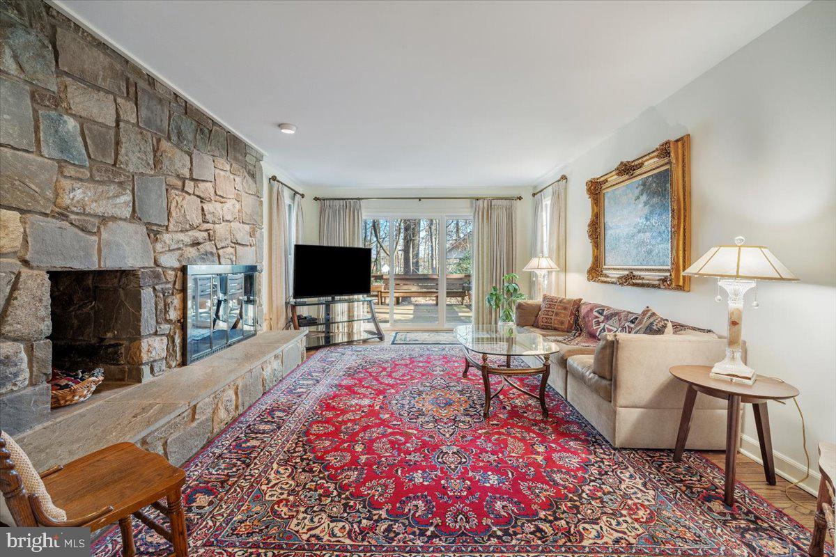 2 Candlelight Court Potomac, MD 20854 - Photo 4 of 58 a living room with furniture and a flat screen tv