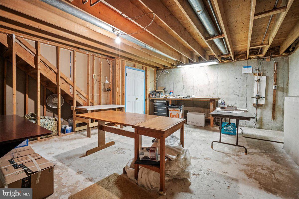 2 Candlelight Court Potomac, MD 20854 - Photo 45 of 58 a reading room with furniture and a rug