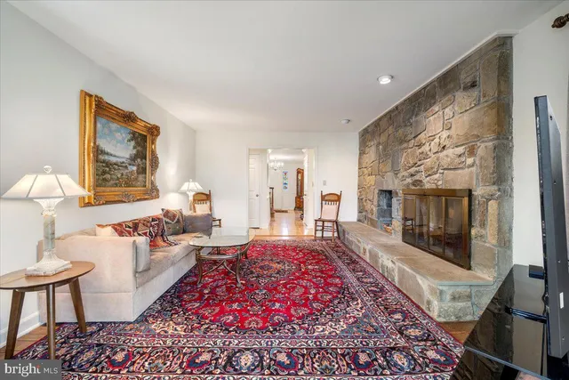 $1,099,900 | 2 Candlelight Court, Potomac, MD 20854