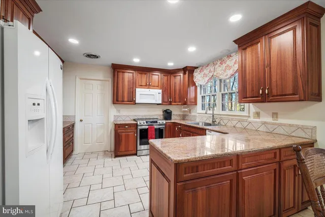 $1,099,900 | 2 Candlelight Court, Potomac, MD 20854