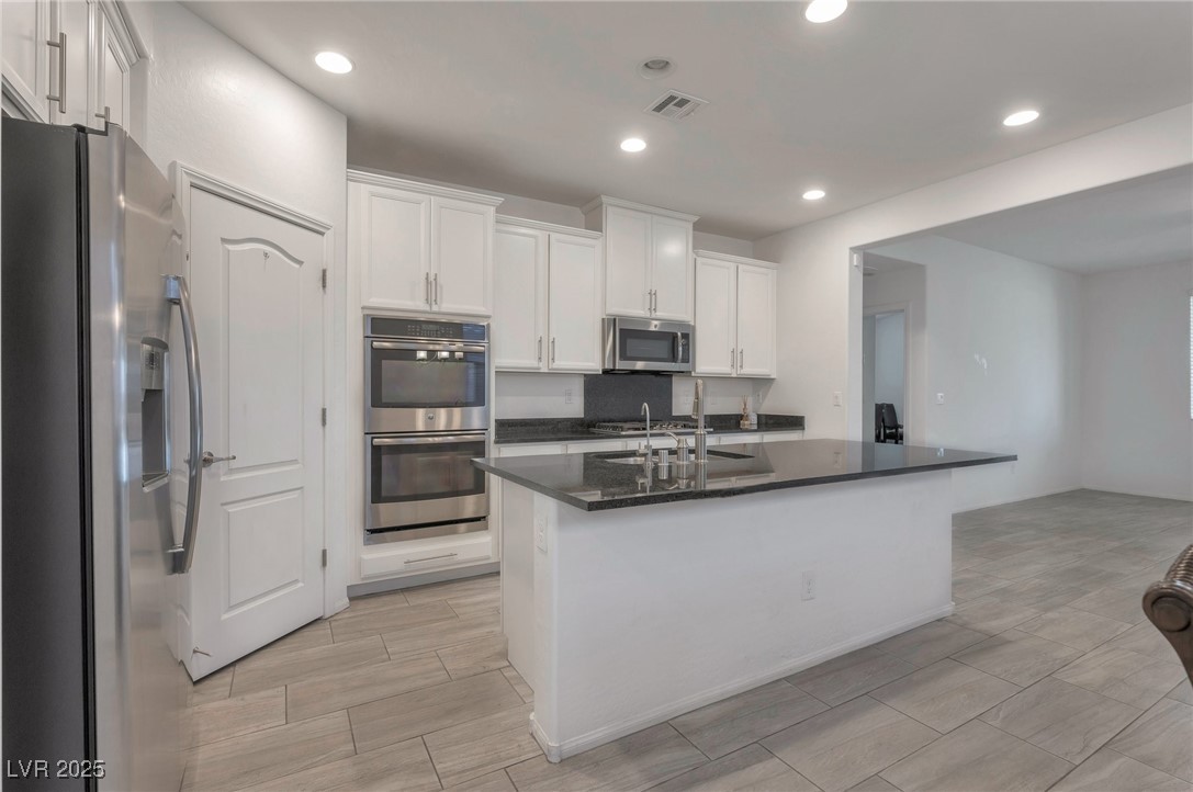 6233 Andover Wood Road Las Vegas, NV 89113 - Photo 8 of 25 Kitchen will all appliances included