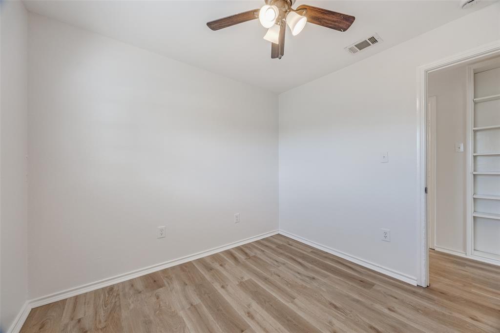 1382 Us Highway Denison, TX 75021 - Photo 16 of 25 an empty room with a workbench