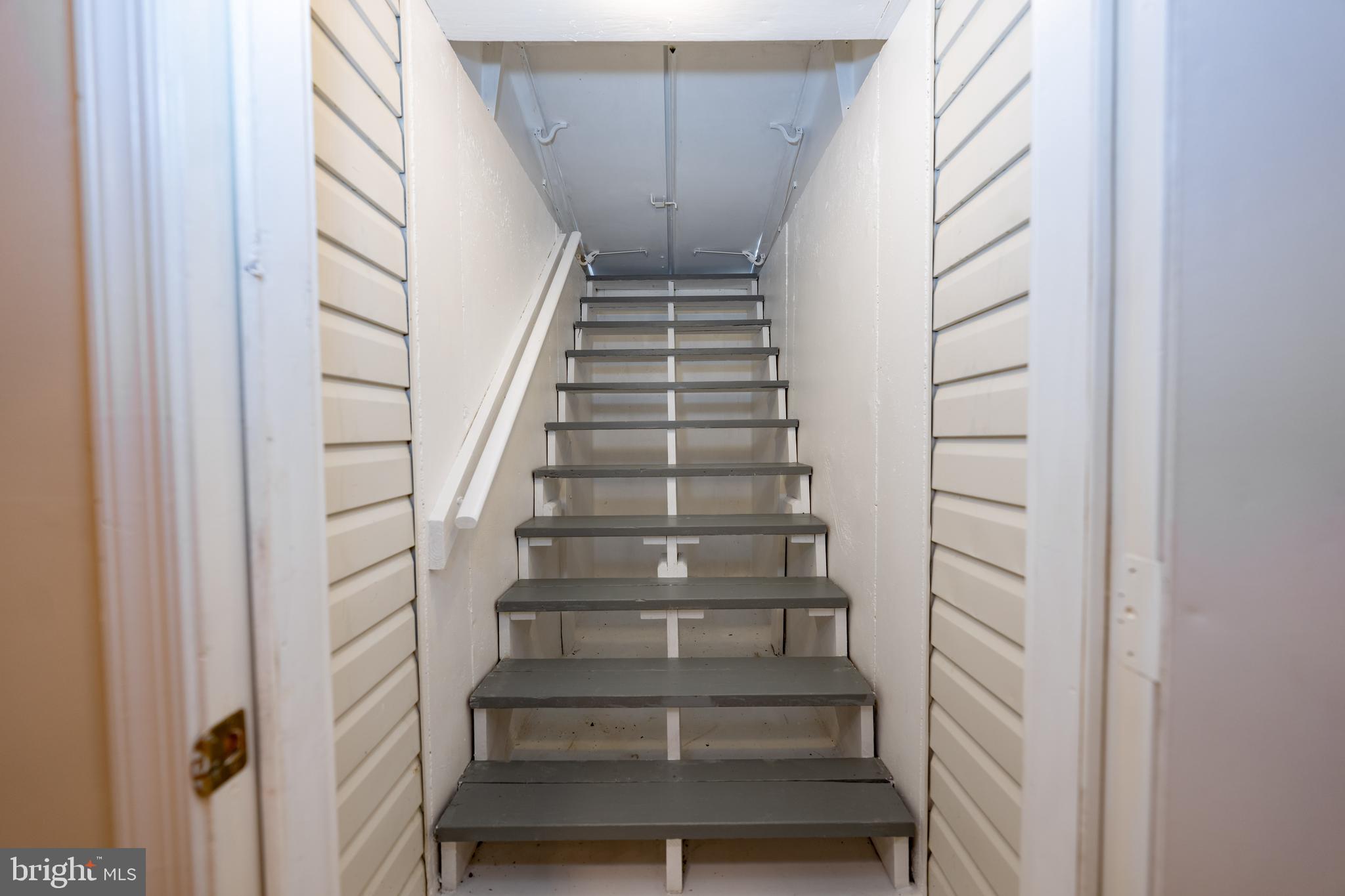 13824 Springstone Drive Clifton, VA 20124 - Photo 32 of 56 a view of entryway