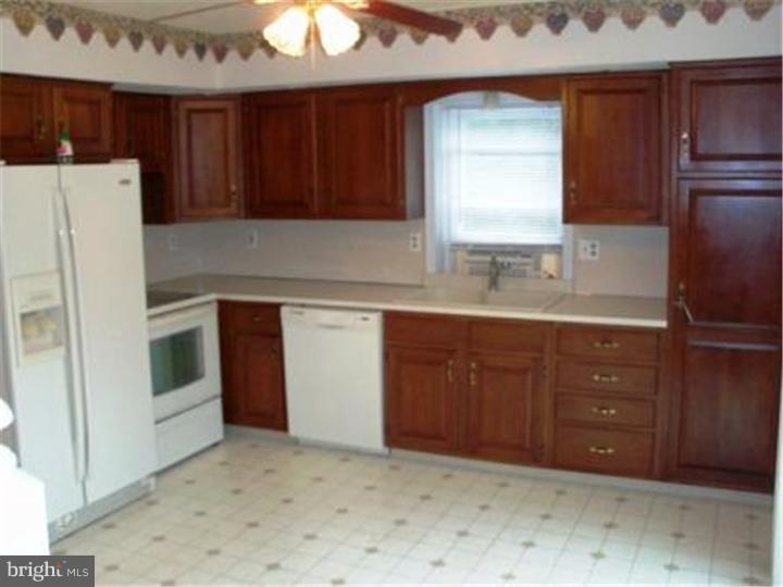 1052 Magazine Road Green Lane, PA 18054 - Photo 5 of 12 Kitchen