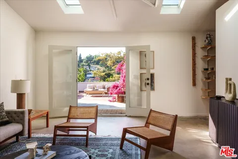 $1,099,000 | 3135 Isabel Drive, Los Angeles, CA 90065