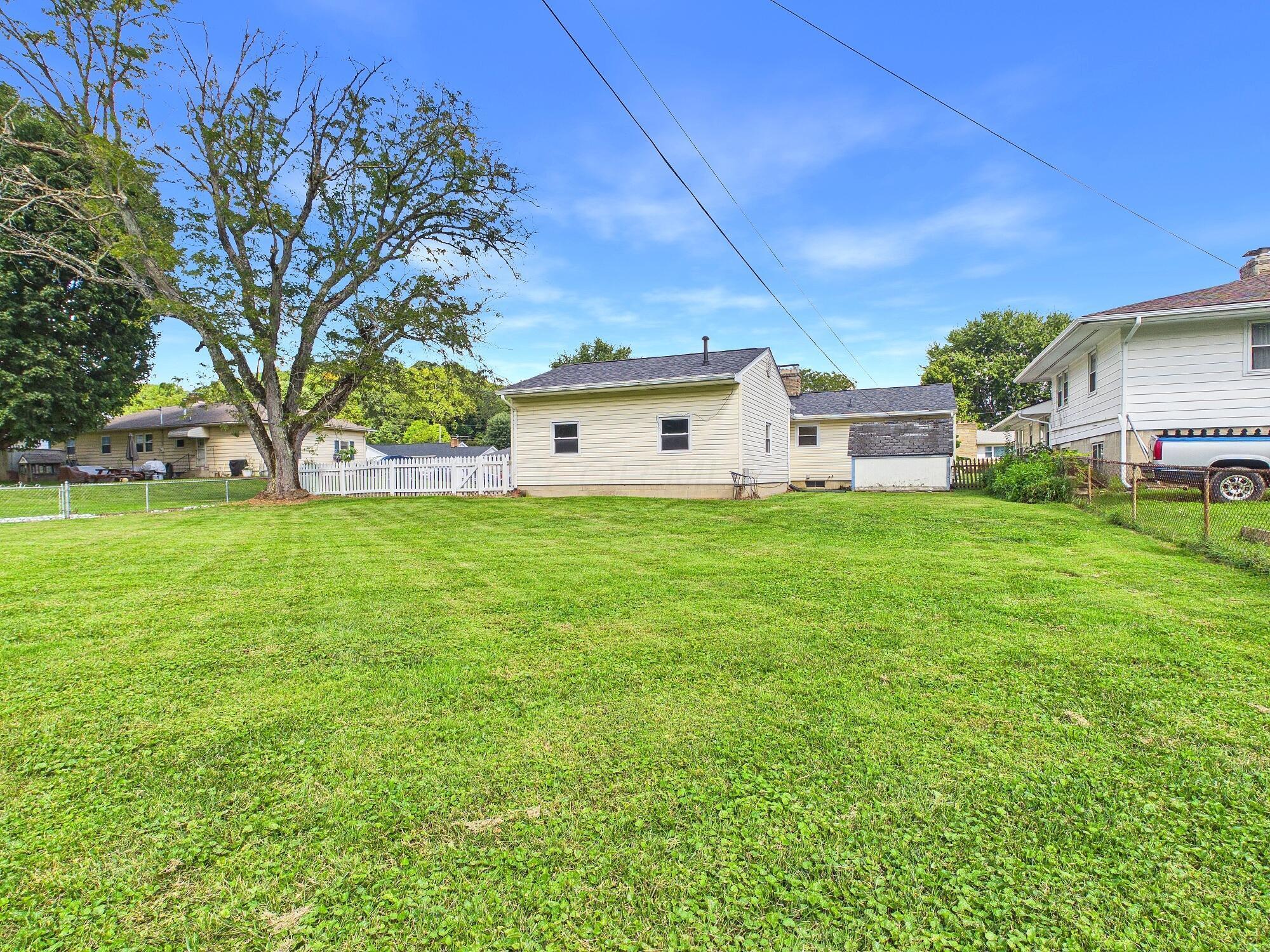 129 Kanawha Road Lancaster, OH 43130 - Photo 5 of 46 CAM06249G6-PR0037-STILL046