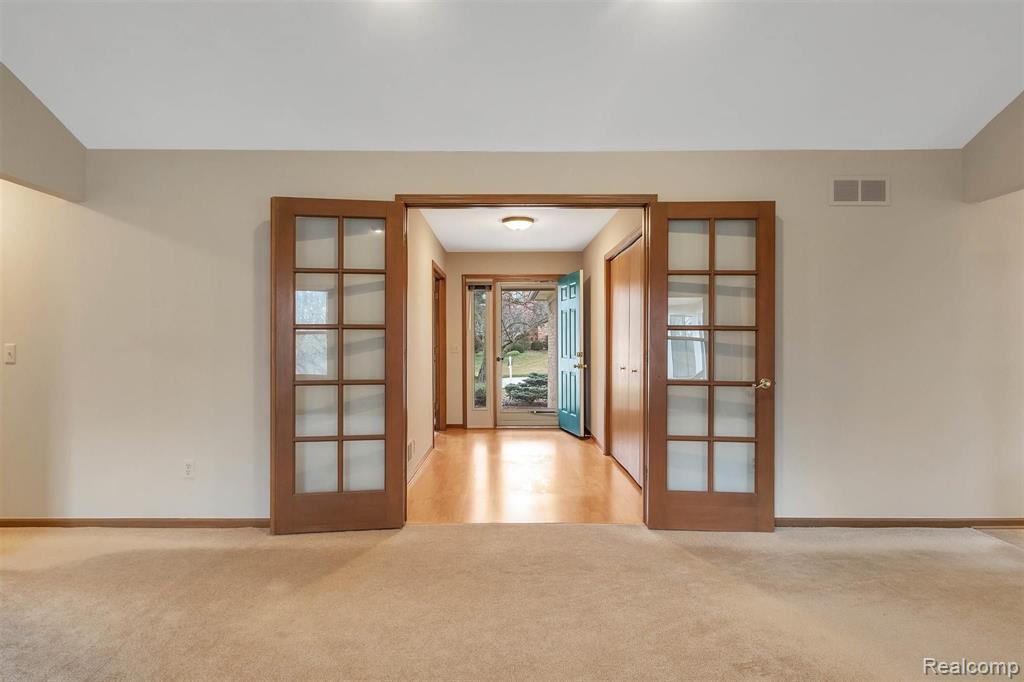 1605 Crestline Lane Rochester Hills, MI 48307 - Photo 3 of 43