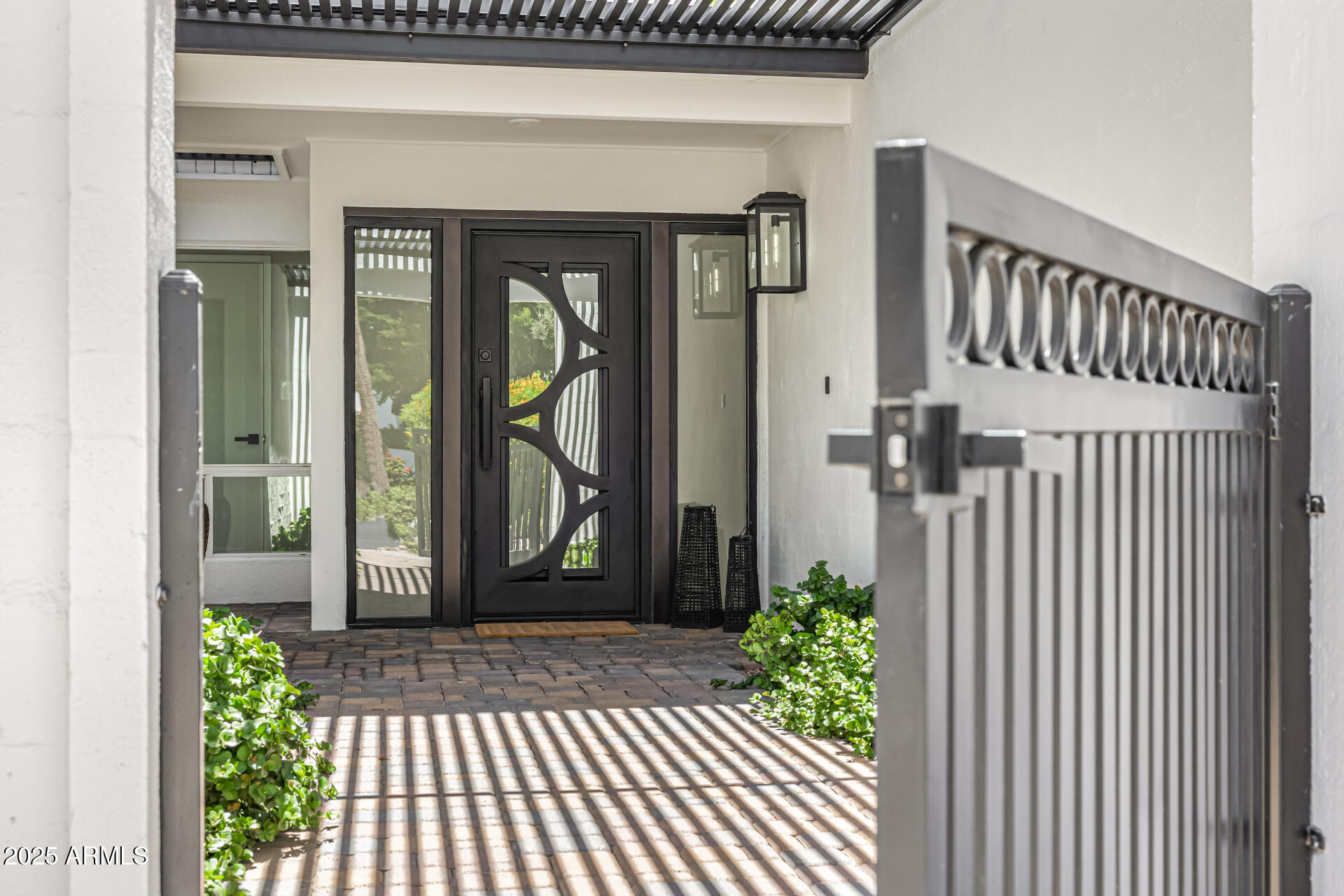 19 East Boca Raton Road Phoenix, AZ 85022 - Photo 5 of 54 a view of a house with a porch