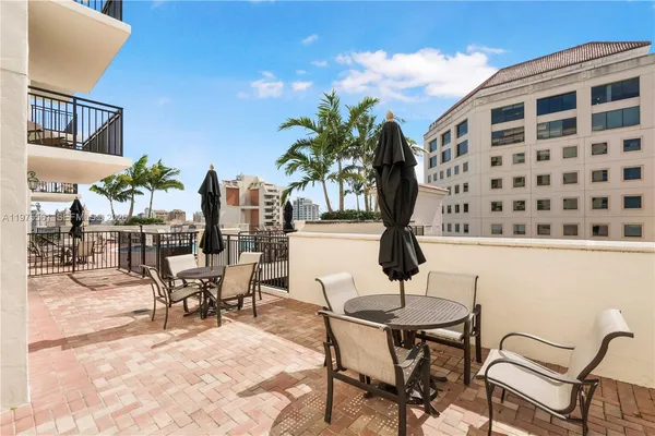 $650,000 | 888 Douglas Road, Unit 404, Coral Gables, FL 33134