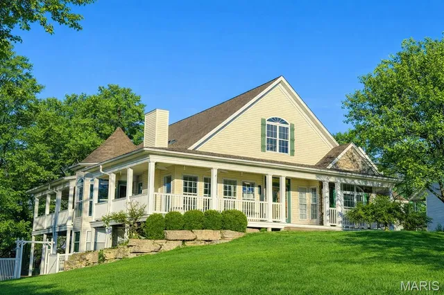 $595,000 | 9314 East Vista Drive, Hillsboro, MO 63050