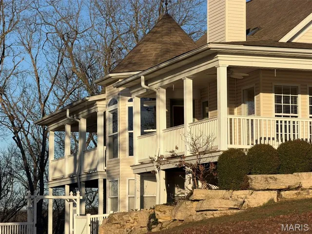 $595,000 | 9314 East Vista Drive, Hillsboro, MO 63050