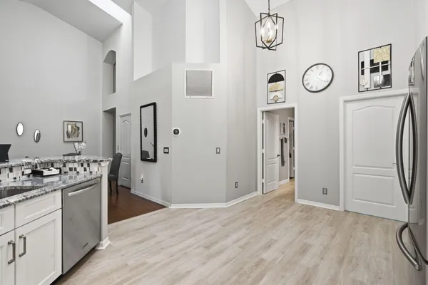 a view of entryway with washer and dryer