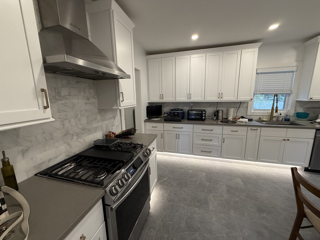 39 Langley Road, Unit 2 Boston, MA 02135 - Photo 3 of 21