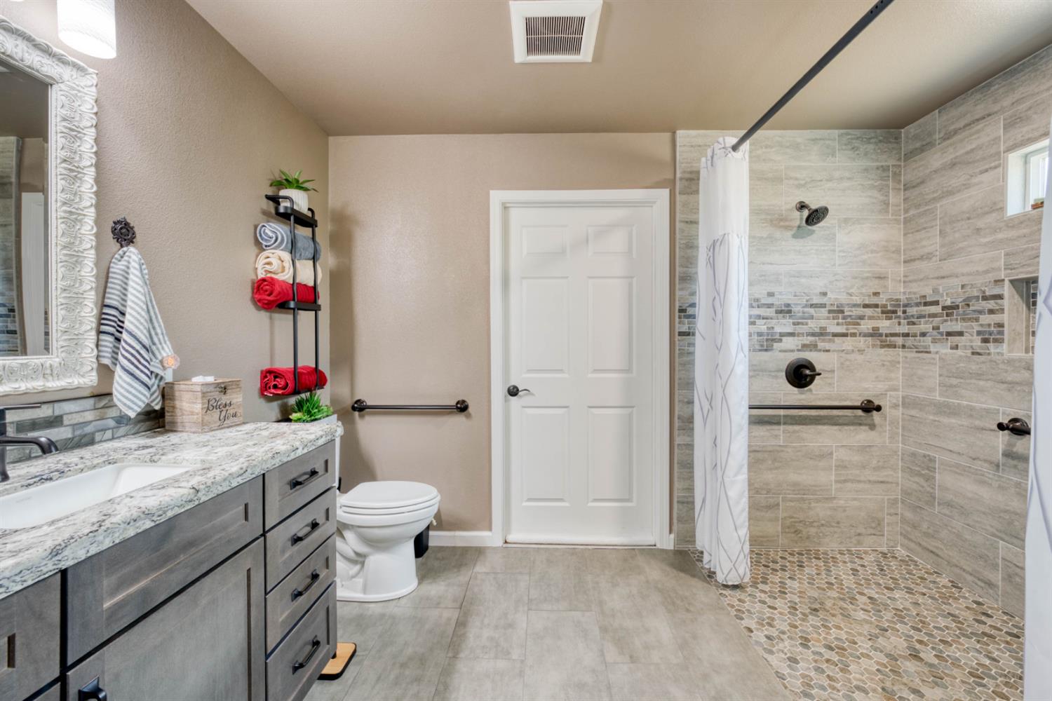 15656 Millerton Road Prather, CA 93651 - Photo 32 of 56 a bathroom with a sink toilet and shower