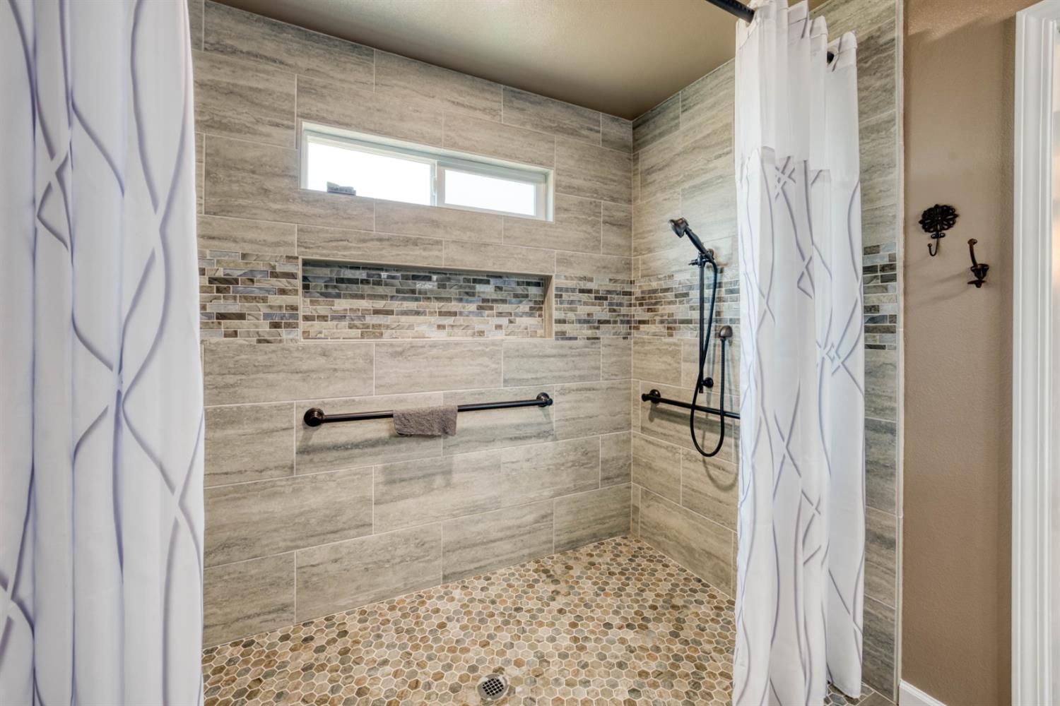 15656 Millerton Road Prather, CA 93651 - Photo 33 of 56 a bathroom with a shower