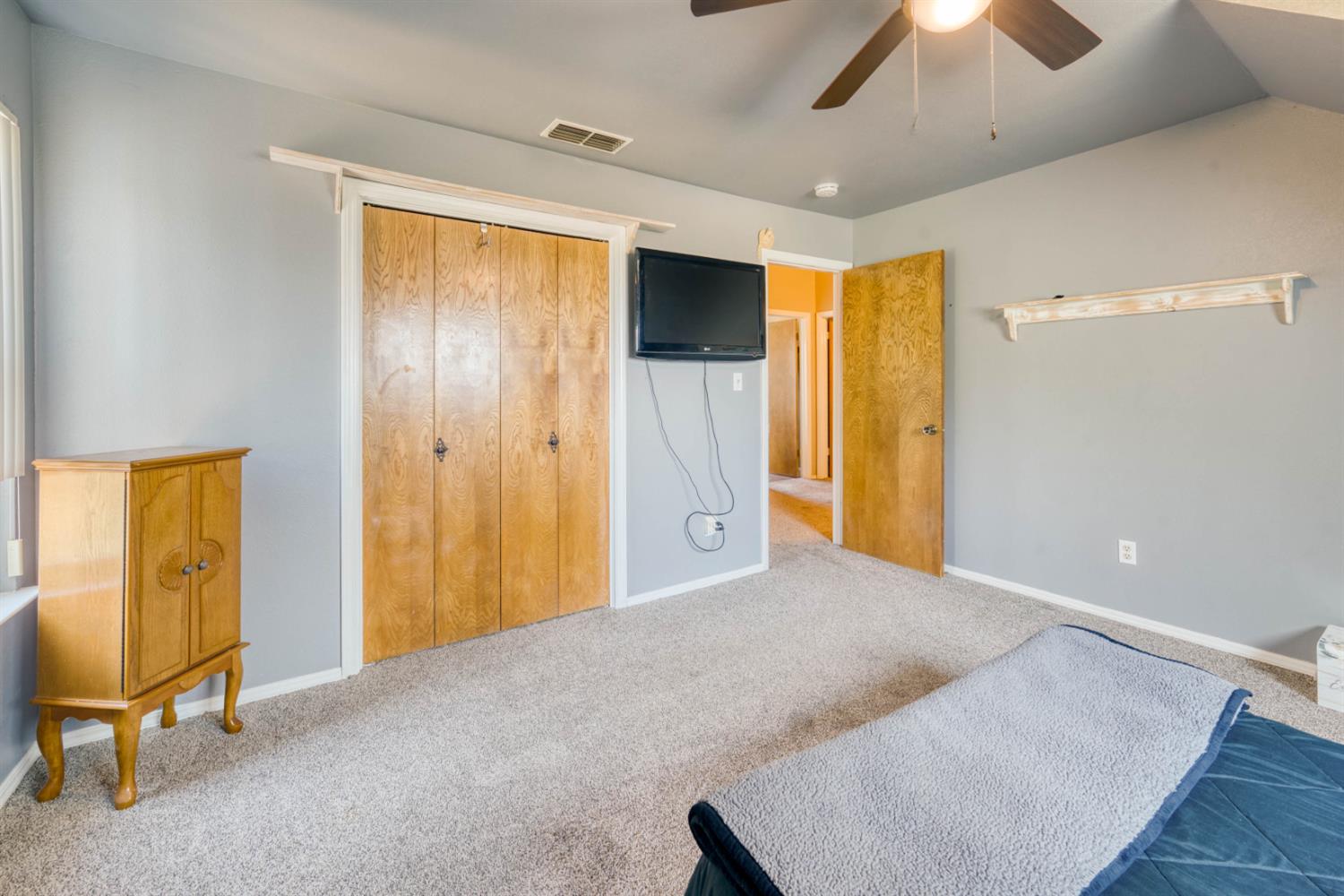 15656 Millerton Road Prather, CA 93651 - Photo 38 of 56 a view of an empty room with a window and workspace