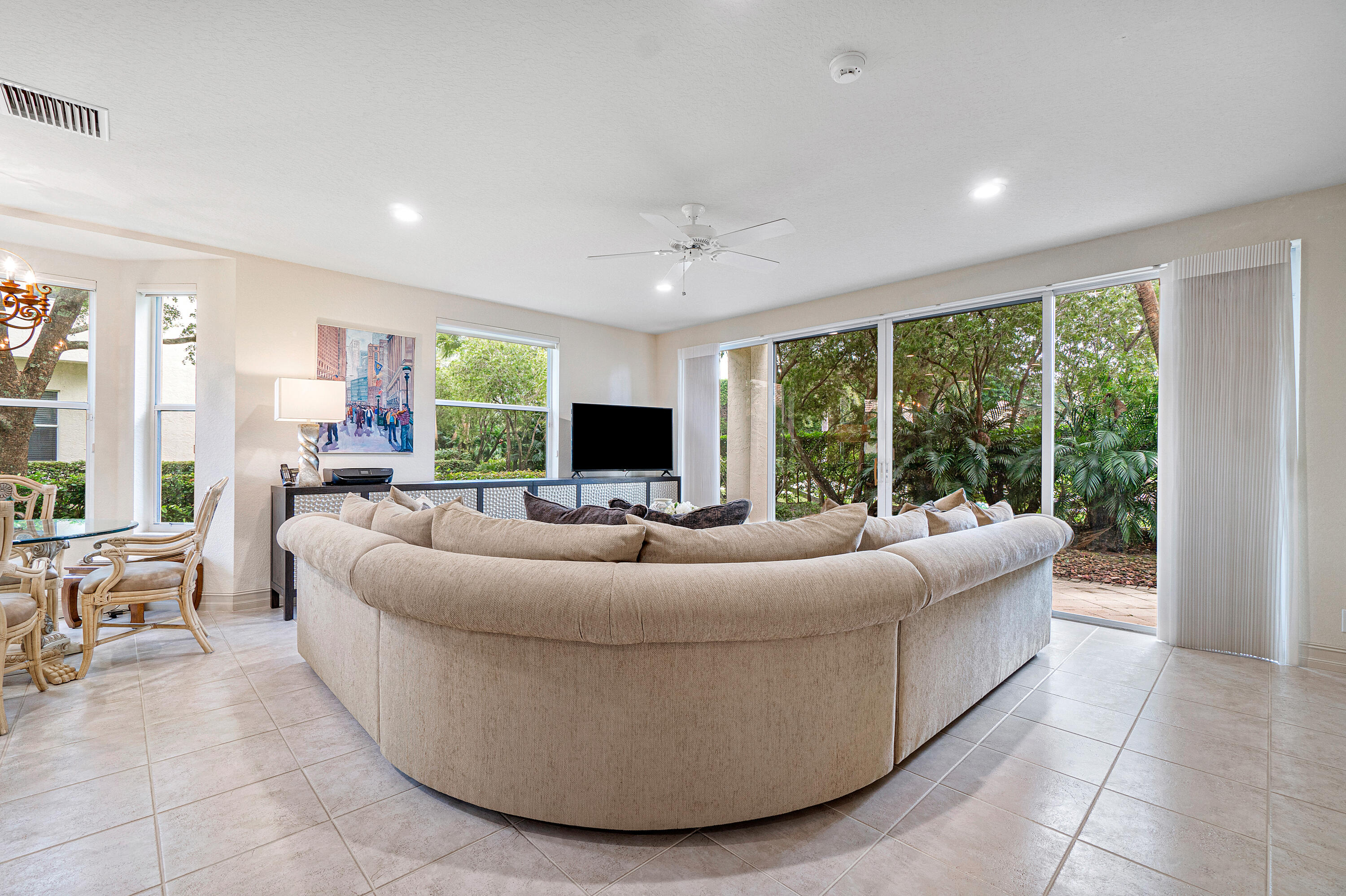 6184 Island Bend, Unit A Boca Raton, FL 33496 - Photo 14 of 31 Family Room