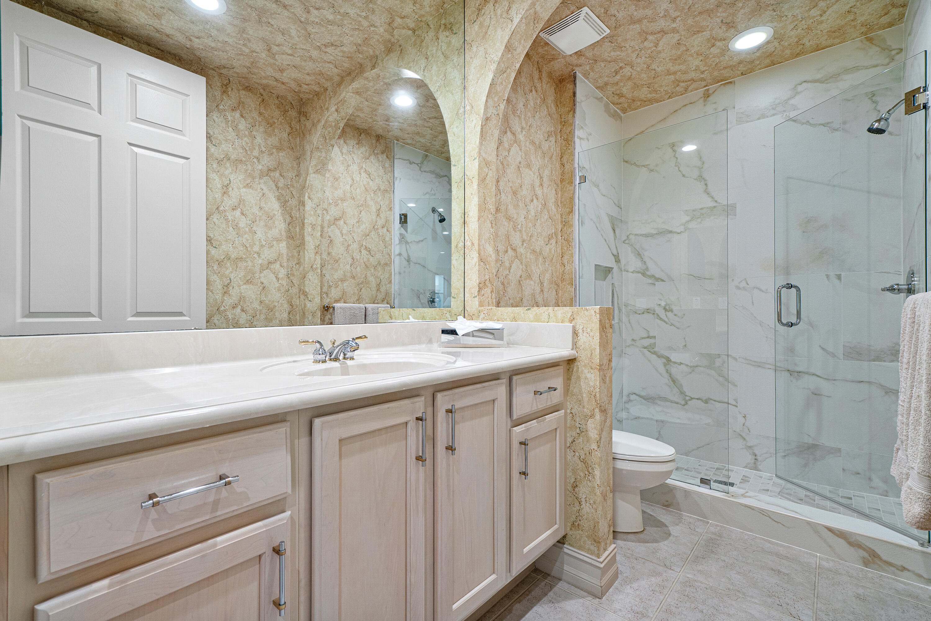 6184 Island Bend, Unit A Boca Raton, FL 33496 - Photo 20 of 31 Bathroom 2