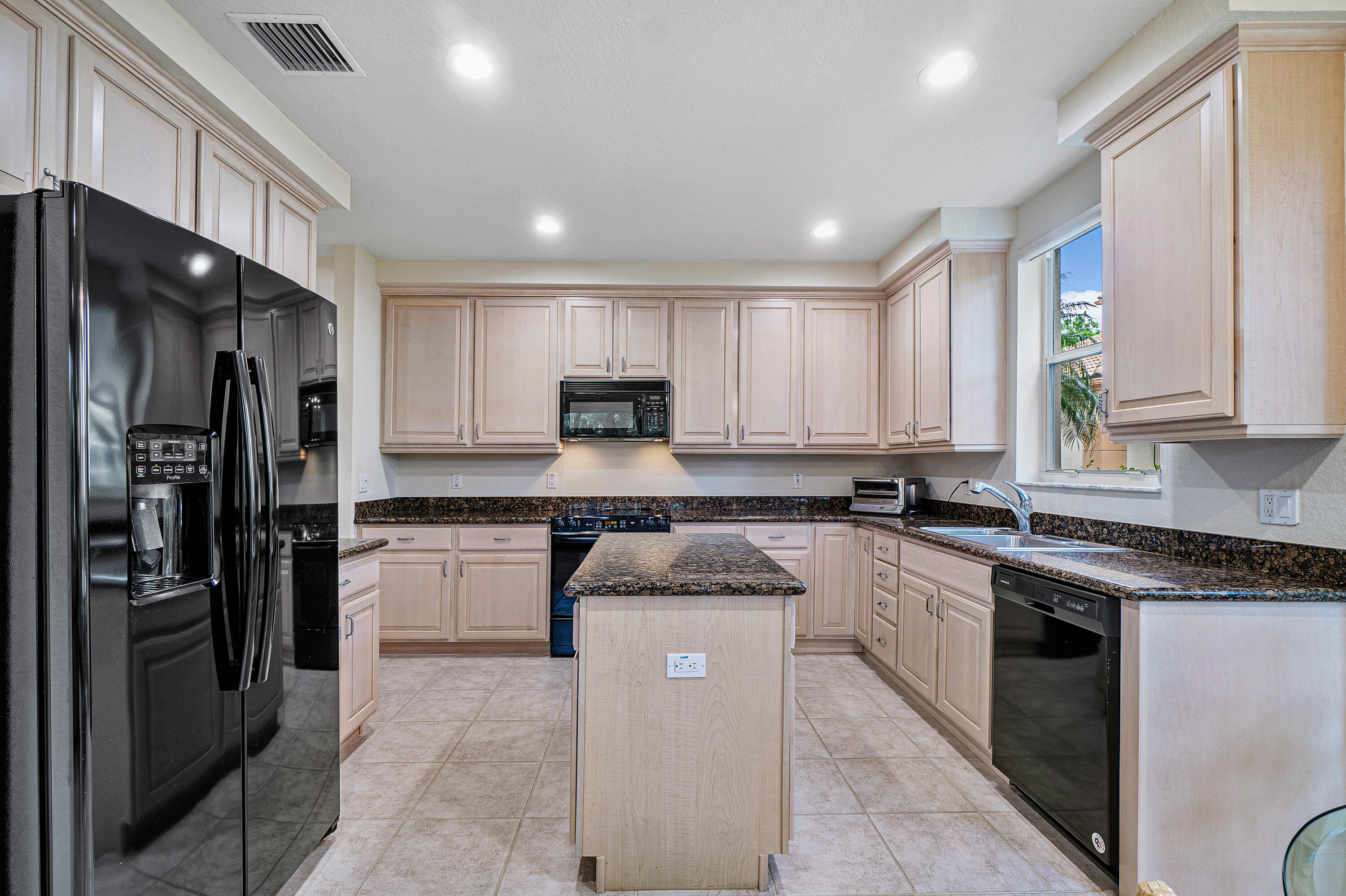 6184 Island Bend, Unit A Boca Raton, FL 33496 - Photo 2 of 31 Kitchen