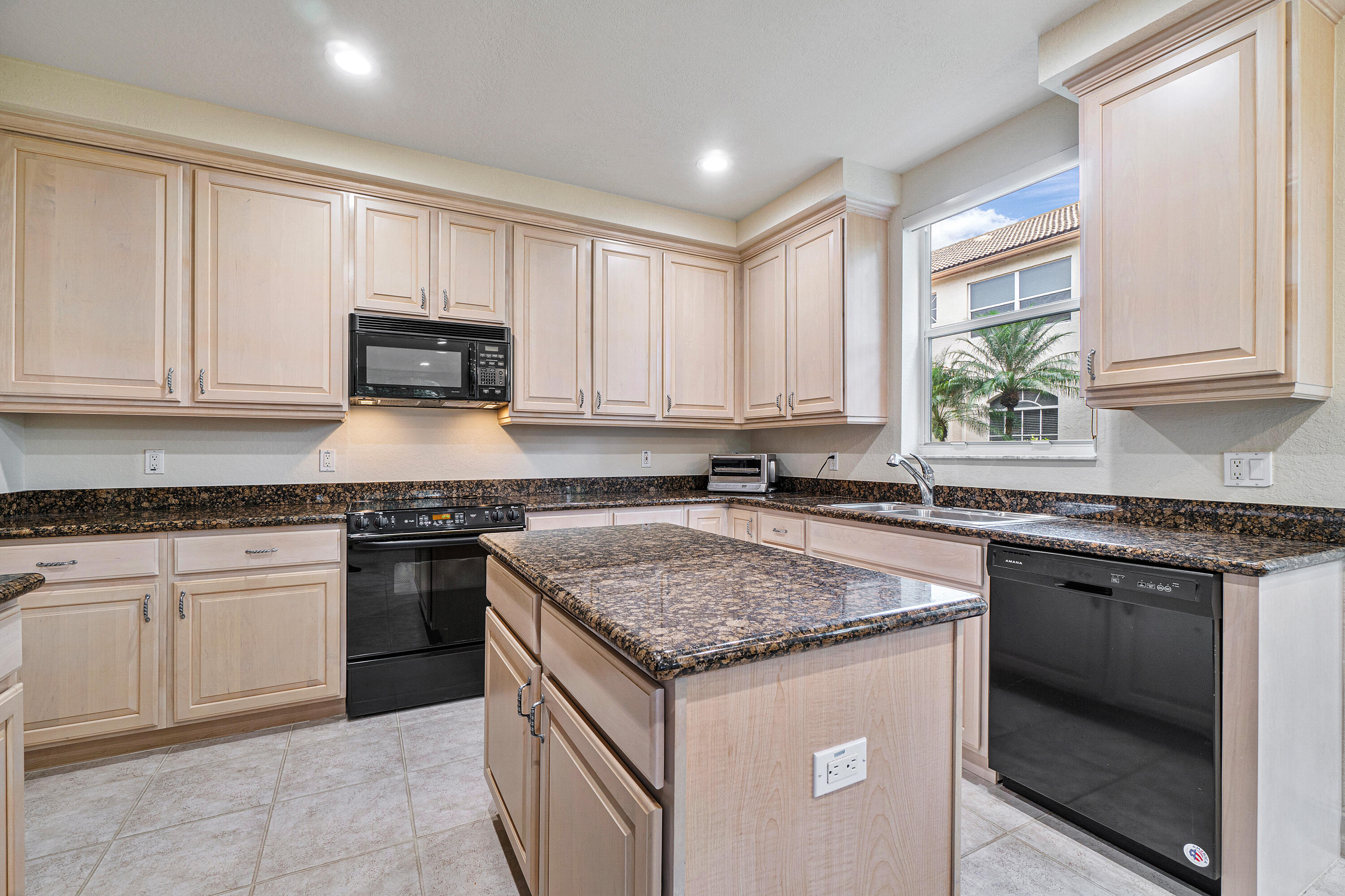 6184 Island Bend, Unit A Boca Raton, FL 33496 - Photo 9 of 31 Kitchen