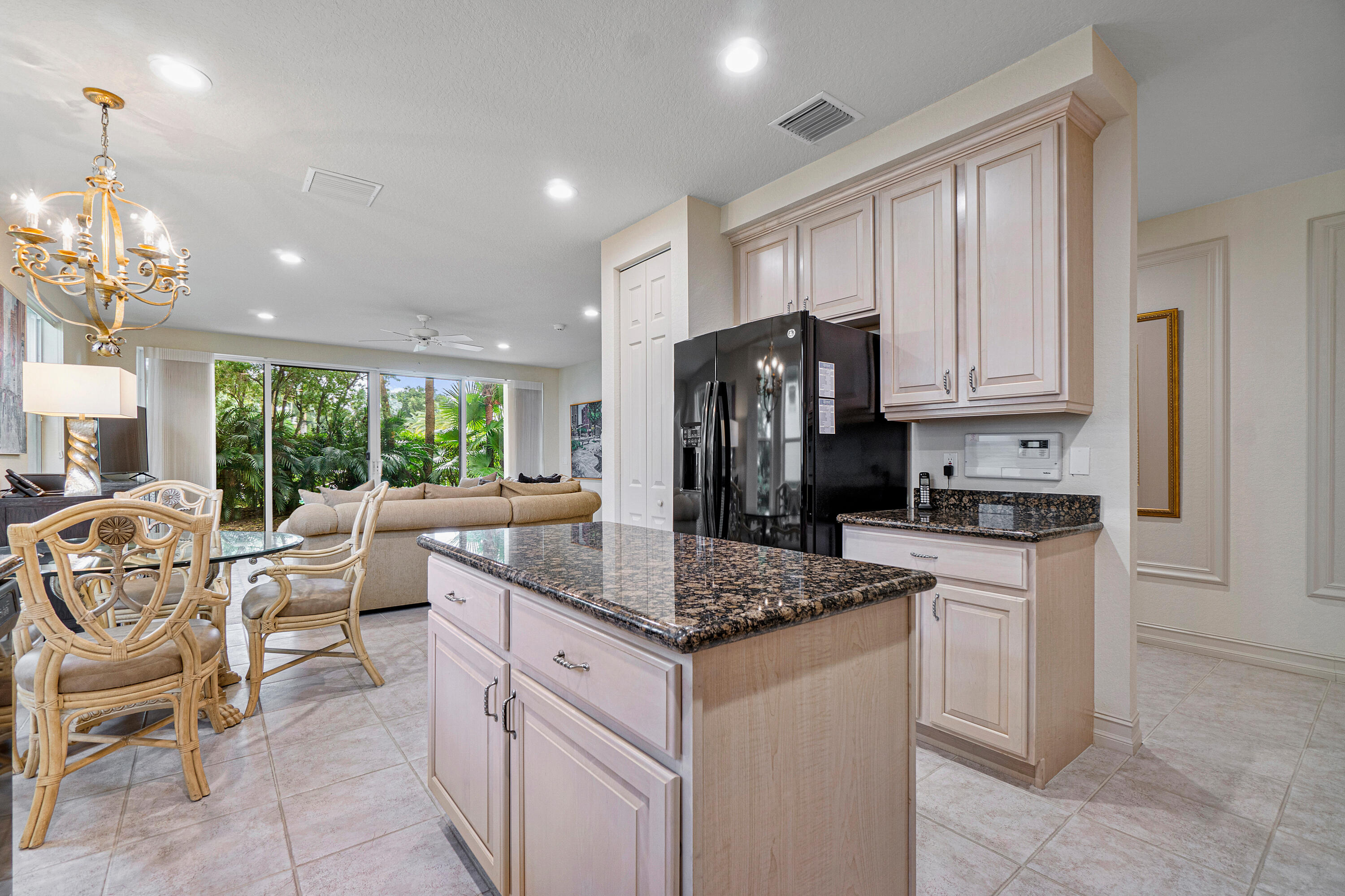 6184 Island Bend, Unit A Boca Raton, FL 33496 - Photo 10 of 31 Kitchen