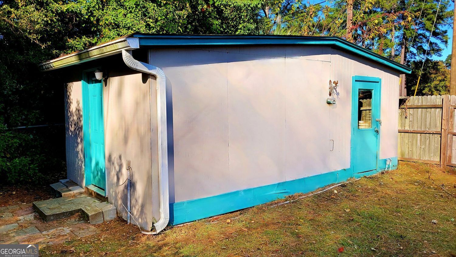 128 Wassaw Road Savannah, GA 31410 - Photo 22 of 22 a front view of a house with a yard