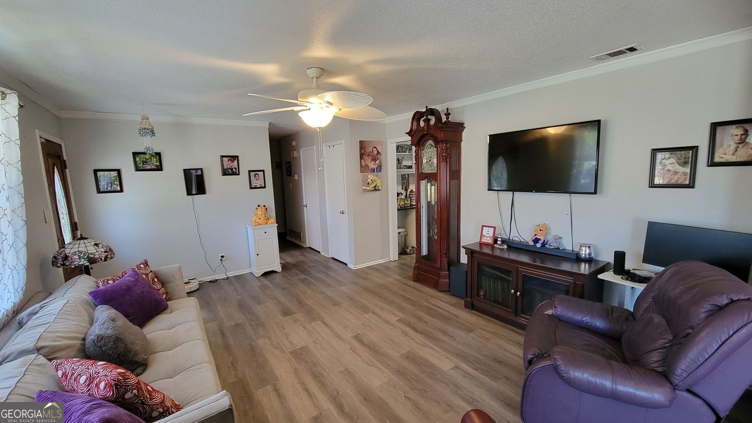 128 Wassaw Road Savannah, GA 31410 - Photo 4 of 21 Living Room